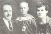 Э.К. Лопатто, его сын Александр и супруга Мария Трофимовна