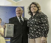 Владимир Мазарак получает награду в честь 20-летия Ассоциации налогоплательщиков
