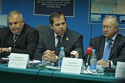 Совещание по дунайским проблемам. Мнениями обмениваются заместитель губернатора Одесской области Иван Чербаджи, народные депутаты Павел Унгурян и Борис Тарасюк