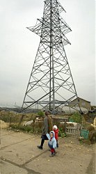 Теперь им жить под ЛЭП постоянно?