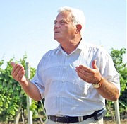 Директор агрофирмы «Шабо» И. Братинов делится секретами виноградарства