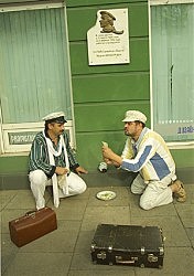 Торжественная церемония у мемориальной доски Остапу Бендеру на Екатерининской, 47