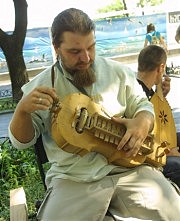 На лире играет Юрко Борода