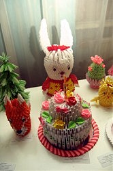 Экспонаты выставки-конкурса детского рисунка и оригами в стиле аниме