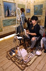 Елена Илиьичева в процессе спонтанного творчества