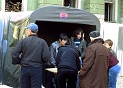 Но на этой  машине продолжают собирать подписи «за Гурвица»