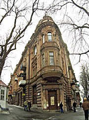 Одна из жервт — дом на углу Елисаветинской и Преображенской