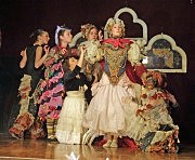 Сцена из спектакля