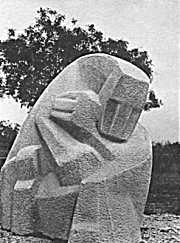 Фотография из каталога второго международного симпозиума по скульптуре в камне в Одессе (1990 г.): Александр Молев (Ленинград) «Звери»