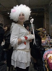 Как на выставке, посвященной Дню влюбленных, обойтись без Купидона!