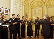 Музыкальную часть ночи открыл ансамбль «Ренессанс»