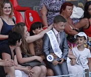 «Мини-мистер Одесса-2011» семилетний Кирилл Попов принимает поздравления от родных