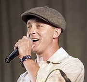 Поздравляет Валентин Куба