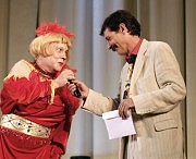 Владимир Комаров передает эстафету поздравлений Борису Барскому