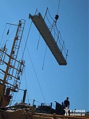 На платформе есть даже свой кран