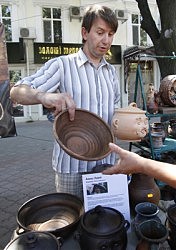 Изделия Алекса Лавли из Николаева пришлись по вкусу гостям ярмарки