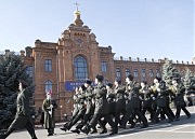 На плацу — офицеры и курсанты Военной академии