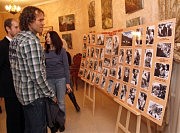 Неоднократный призер чемпионатов мира и Европы по скалолазанью Евгений Кривошейцев у стенда, посвященного истории альпклуба «Одесса»