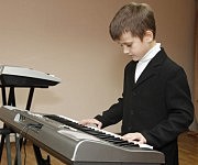 Для первоклассника Саши Бортовского это первый выход на сцену!