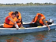 В заборе проб воды участвуют представители трех стран