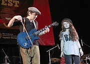 Дуэт «Асиа Соул»: гитарист Бэк Бексон и его сестра Атина Корнелиус