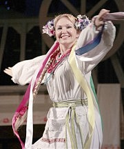 Красавица Параска (заслуженная артистка Диана Малая)