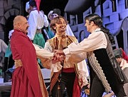 Герои штурма Хаджибея Хосе де Рибас, американский пират Павел Джонс и атаман Антон Головатый — актеры Виталий Платов, Владимир Кондратьев и Тимофей Криницкий