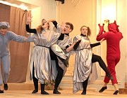 Веселый новогодний спектакль