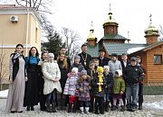 Ученики и преподаватели воскресной школы с Владимиром Филипчуком