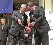 Церемонию открытия XIII международной выставки «Вино и виноделие» провели начальник главного управления агропромышленного развития облгосадминистрации Анатолий Новаковский и директор Национального научного центра «Институт виноградарства и виноделия им. В. В. Таирова» НААН Владислав Власов