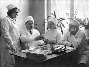 1962 год. В Одесской станции переливания крови идет научная работа. Слева направо: И.С.Калинина, В.А. Поздняков, В.Е.Серова, Э.М. Гельфанд