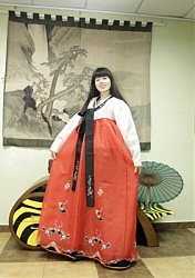 Участница праздника Татьяна Ким в национальном костюме