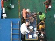  Первым делом беженцев покормили