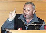 Выступает Е. Хайкин