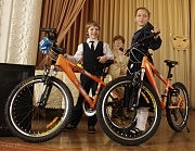 Двухколесными друзьями обзавелись обладатели Гран-при в номинации «Дуэты» Андрей Изотов и Оля Михальчук (ДШИ № 6)