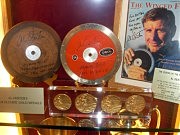 Этими дисками Эл Ортер выиграл четыре Олимпиады