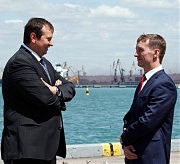 Александр Лагоша (слева) и Максим Широков обсуждают будущее порта