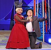 Мадам Арно и дядюшка Франсуа (Виктория Фролова и Николай Завгородний)