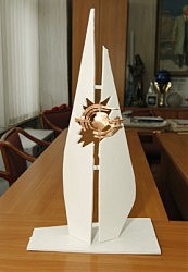 Макет мемориального знака представил и скульптор Александр Князик