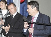 Директор по делам континентальной Европы министерства иностранных дел Франции, господин Эрик Фурнье и Чрезвычайный и Полномочный Посол Французской Республики в Украине господин Ален Реми на открытии школы