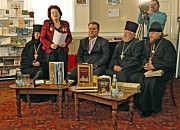 Открыла Рождественские чтения директор библиотеки Ольга Ботушанская