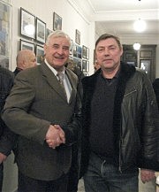 Моряк-музыкант Сергей Родкин (справа от Сиваченко) показал свой фильм об «Айвазовском»