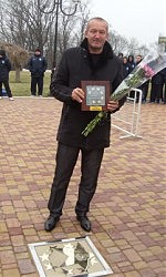 и Роман Григорчук рядом со своими именными «звездами»