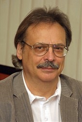 Главный дирижер театра Вадим Перевозников