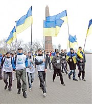 Началась «сотка» с торжественного марша по Аллее славы