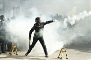 В ход пошли светошумовые гранаты