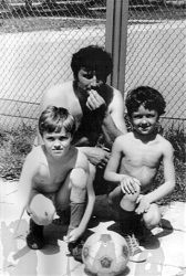 Так все начиналось: Саша (слева) и Юрчик с отцом Валерием