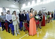 Выпускники поют гимн Украины