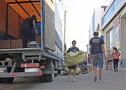 Погрузка гуманитарной помощи бойцам 28-й механизированной бригады