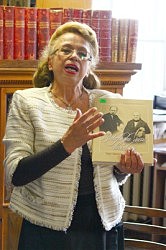 Директор «Мистецтва» Нина Прибега презентует Шевченкиану